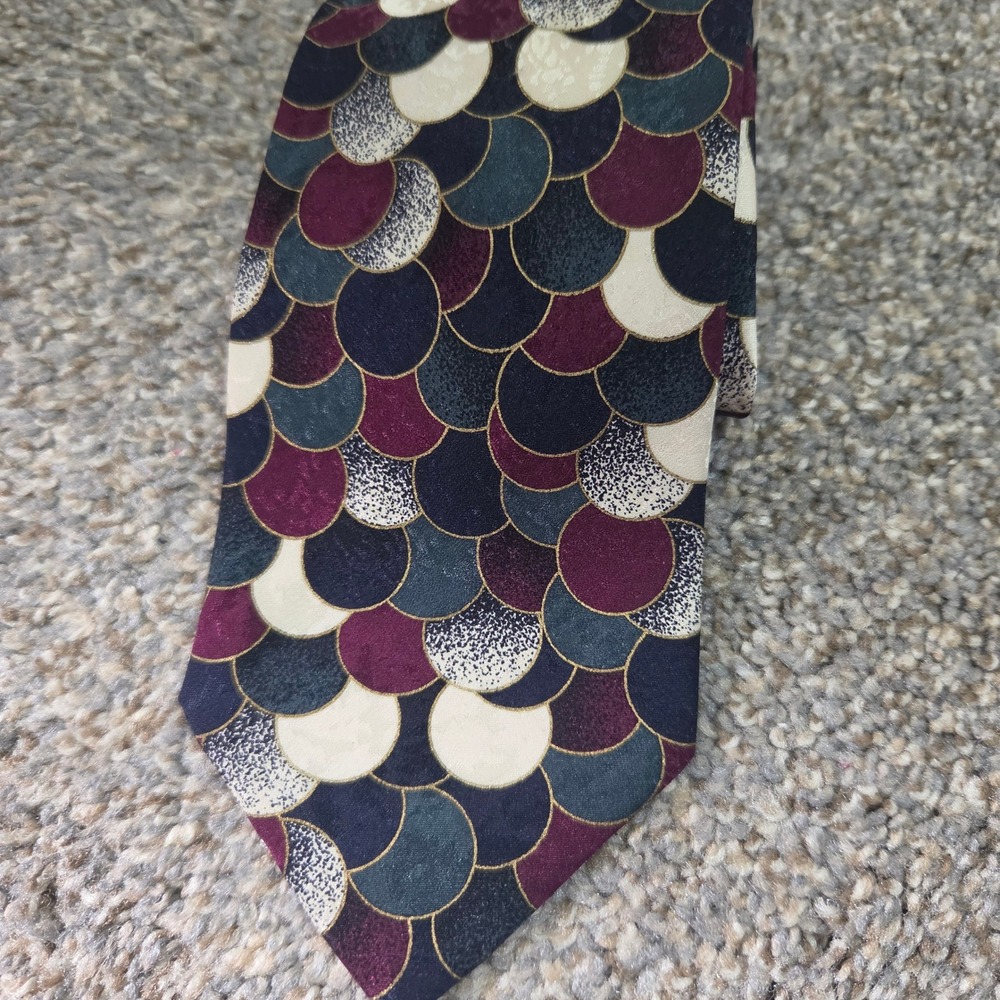 Bachrach Mens Silk Necktie Made in Italy Geometric Scallop Burgundy Navy Blue‎